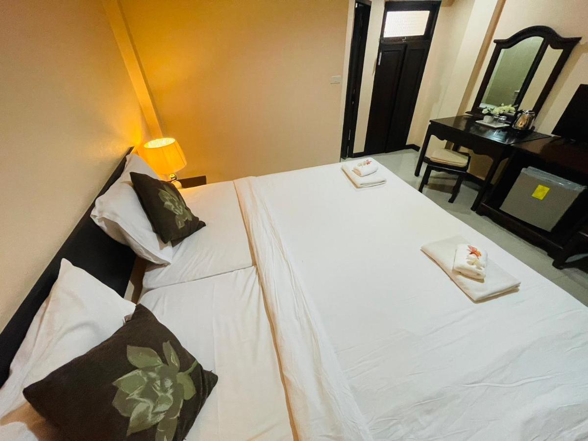 Na Thapae Chiangmai Hotel Chiang Mai Zewnętrze zdjęcie
